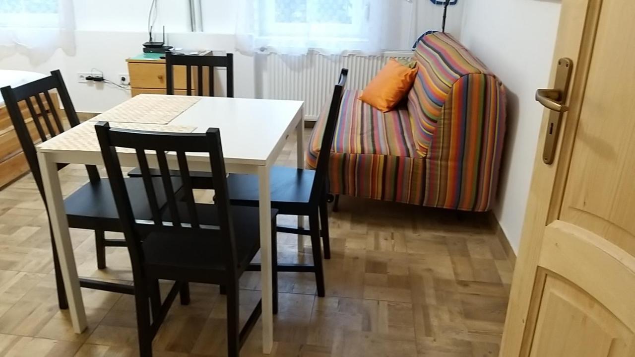 O-Ujlak Apartman, Budapest
